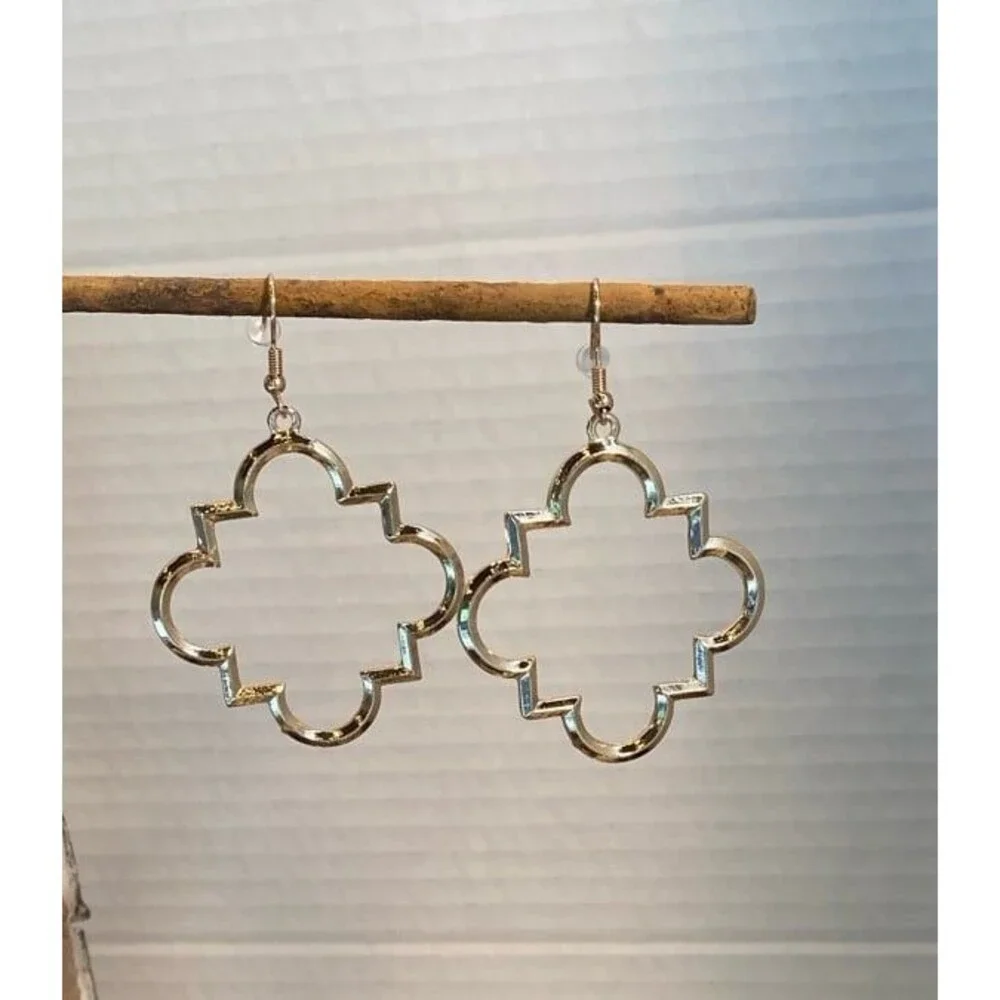 Drop Earrings Gold Tone Quatrefoil Look Open Frame Lightweight Versatile Chic‎